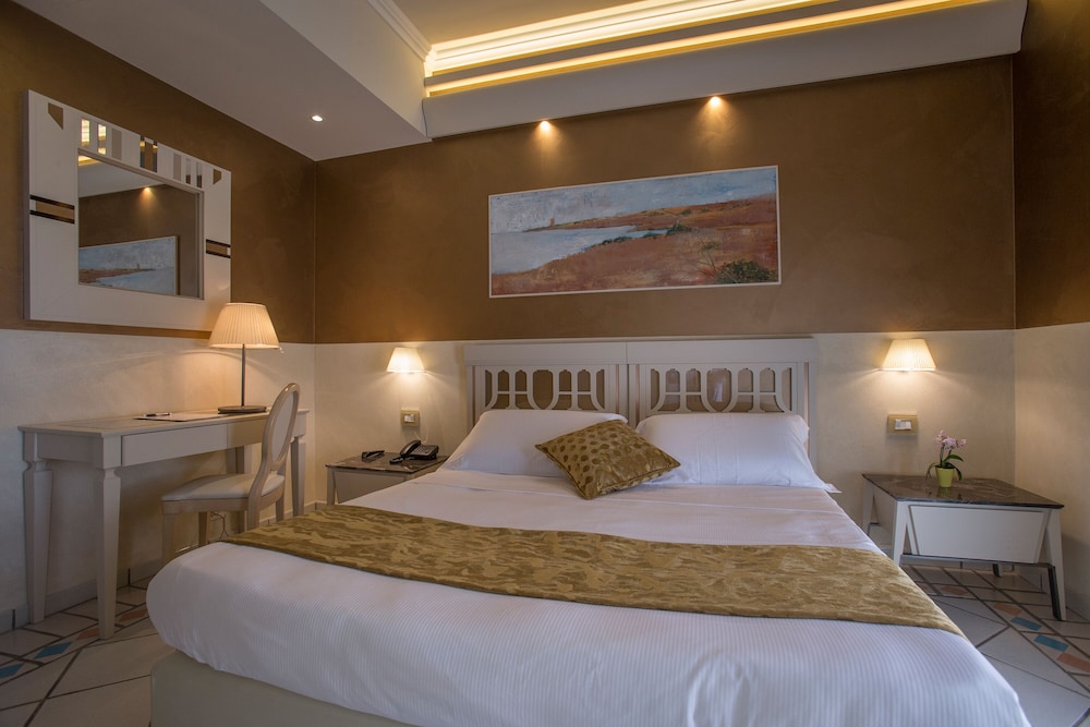 Superior Single Room, 1 King Bed photo 3