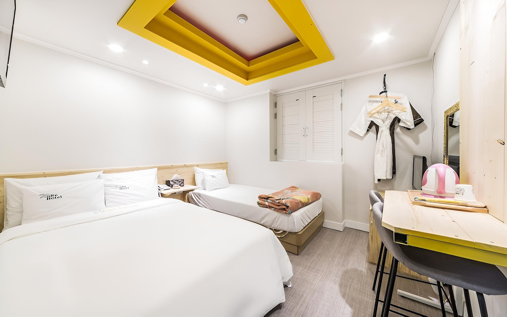 Room (Twin) - Photo 1