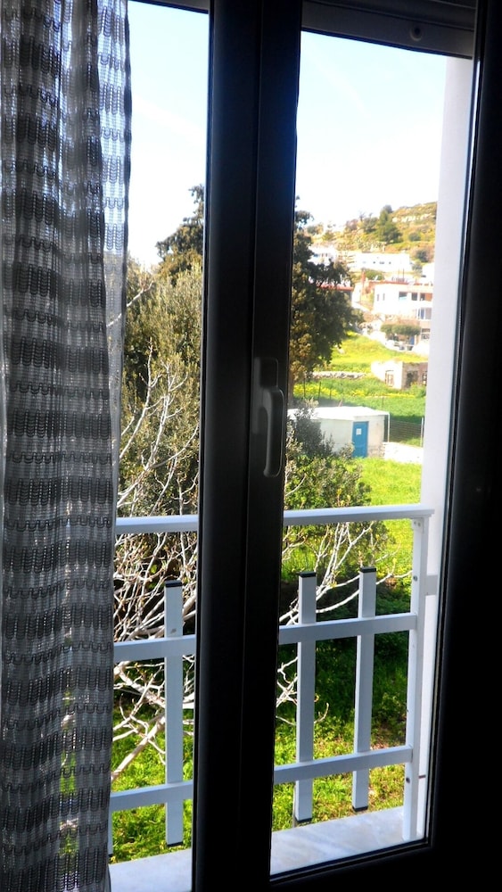 Basic Double Room, 1 Double Bed (No Balcony) photo 3
