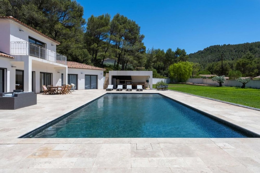 Villa photo 1