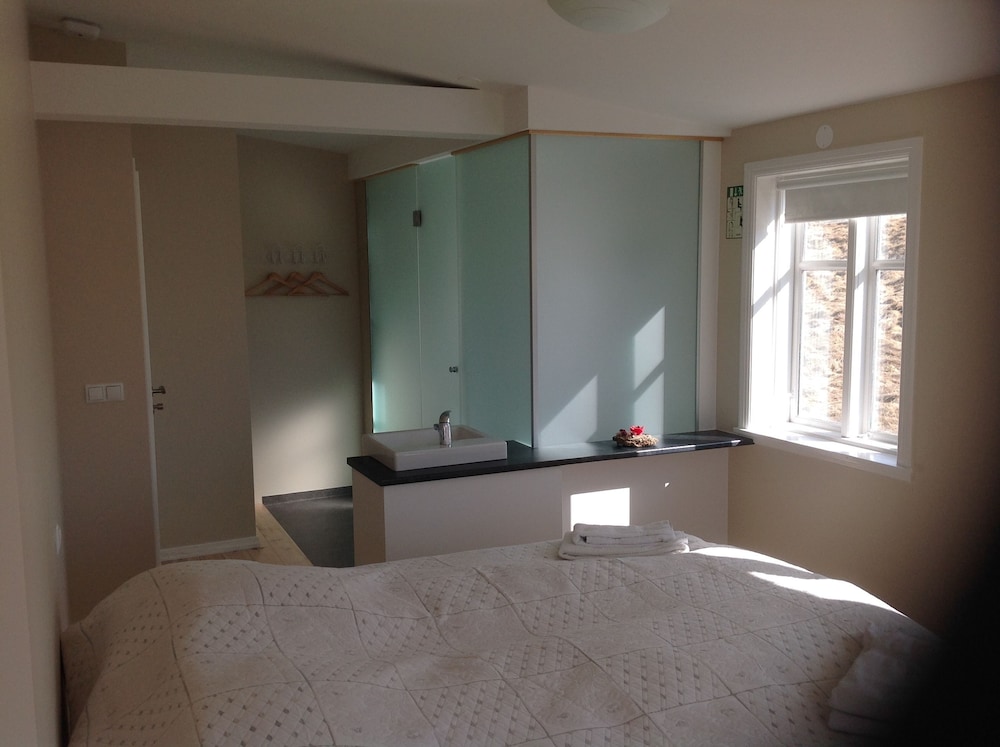Double or Twin Room, Private Bathroom, Mountain View photo 2