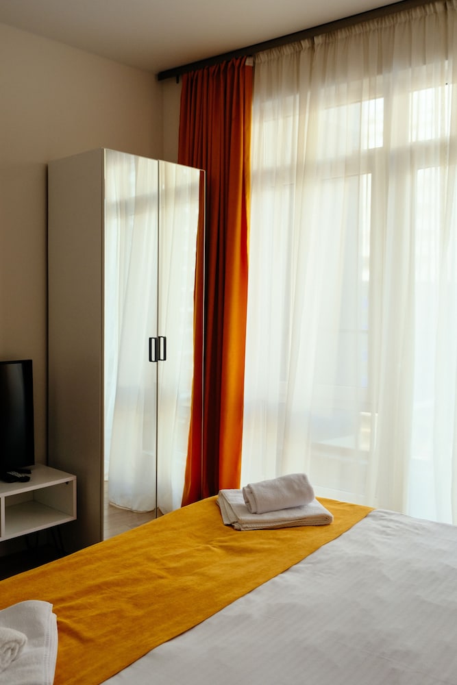 Standard Twin Room With Pool/Sea View - Photo 8