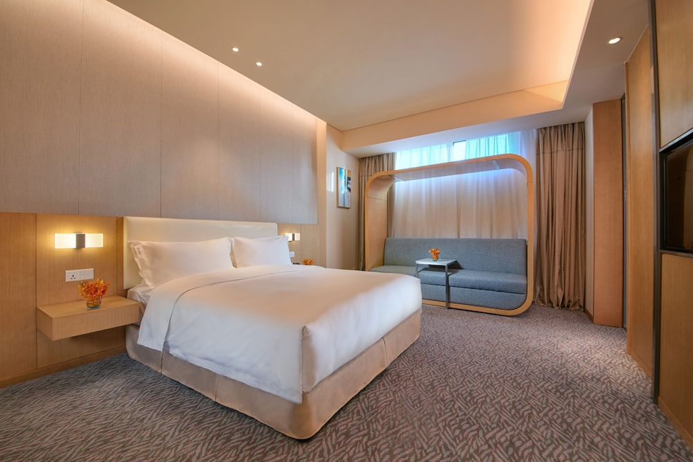 Suite, 1 King Bed, Smoking photo 1