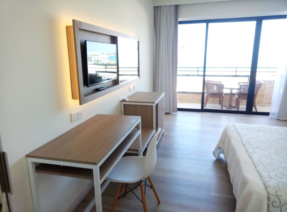 Superior Twin Room, Sea View - Photo 23