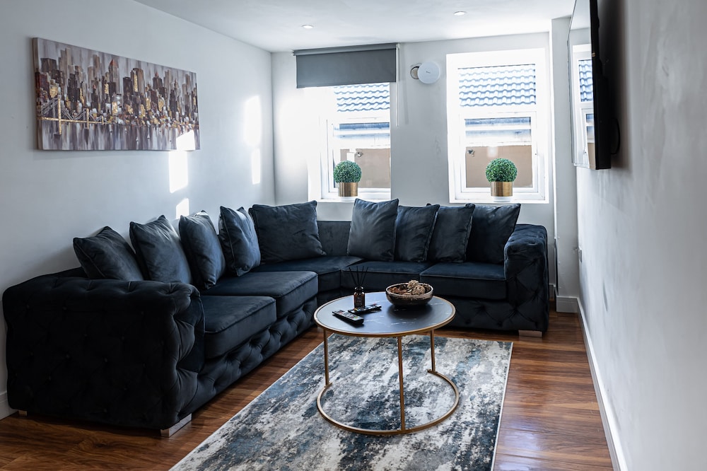 Deluxe Apartment, Hot Tub, City View (Apt 4) - Photo 9
