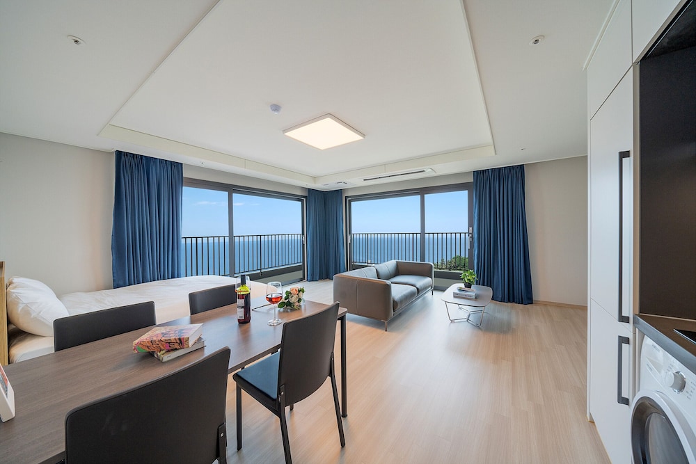 [Pet Room] Panorama Ocean View Suite Family - Photo 1