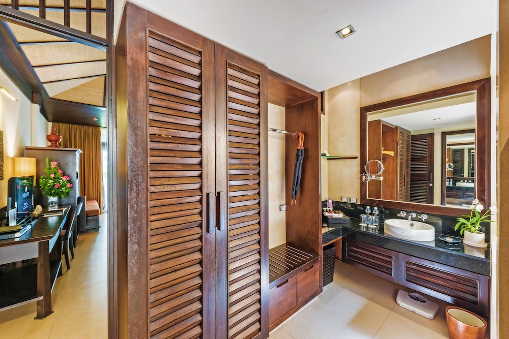 Deluxe Room, Sea View - Photo 17