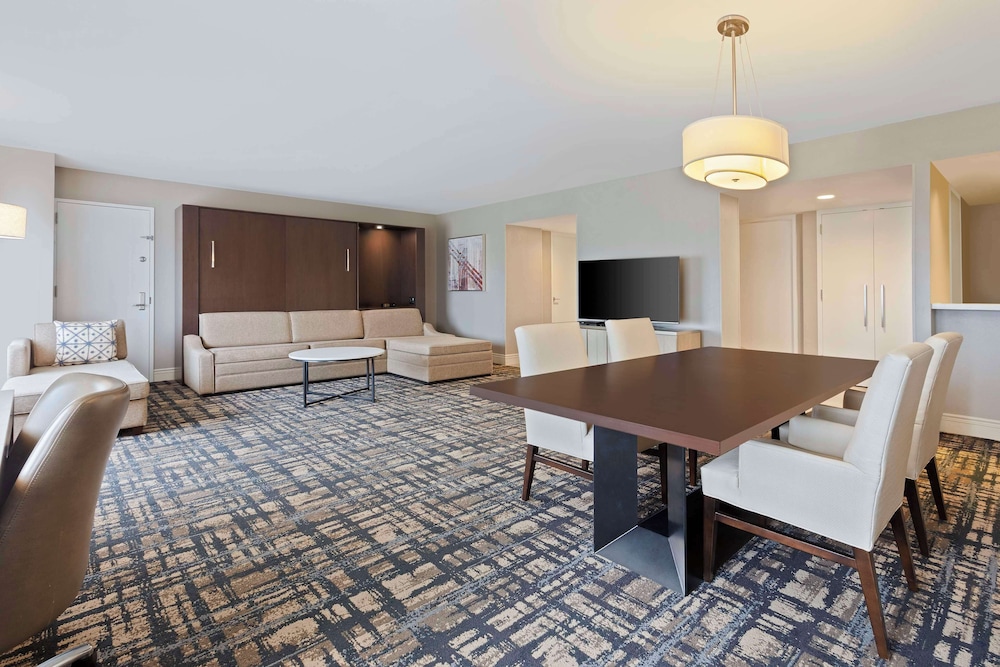 Deluxe Room, 1 King Bed, Accessible (Roll-In Shower)