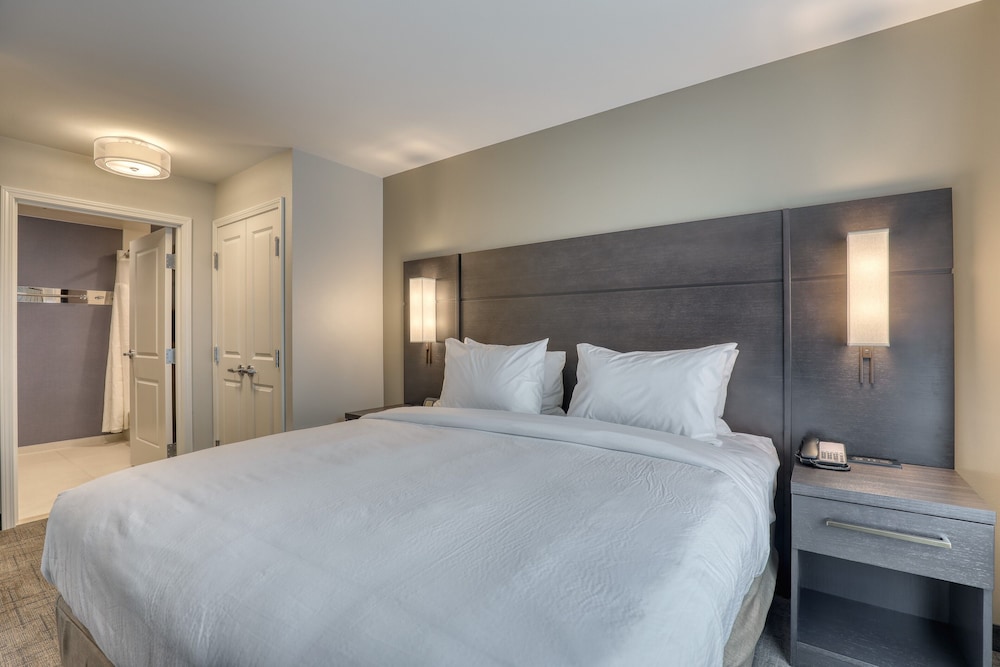 Suite, 1 King Bed with Sofa bed, Corner - Photo 3