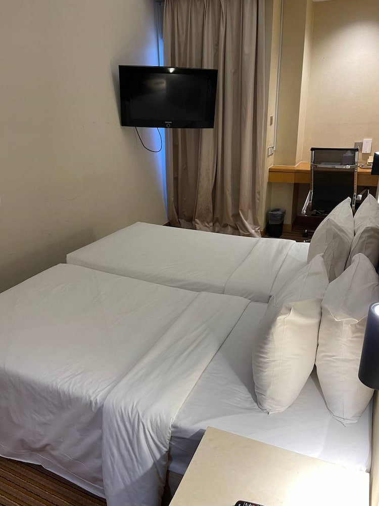 Standard Twin Room, No Windows photo 3