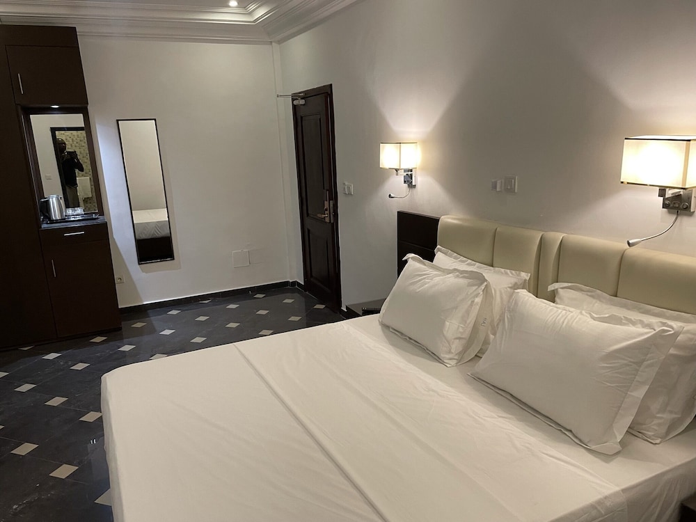 Premium Room, 1 King Bed, Non Smoking, City View photo 2