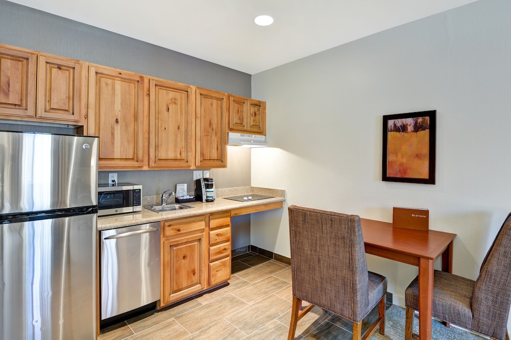 Suite, 1 King Bed, Accessible (Mobility & Hearing, Roll-in Shower) - Photo 4