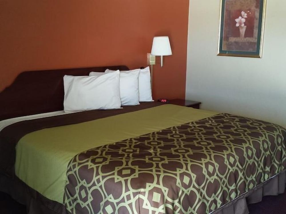 Standard Room, 1 King Bed, Non Smoking photo 1