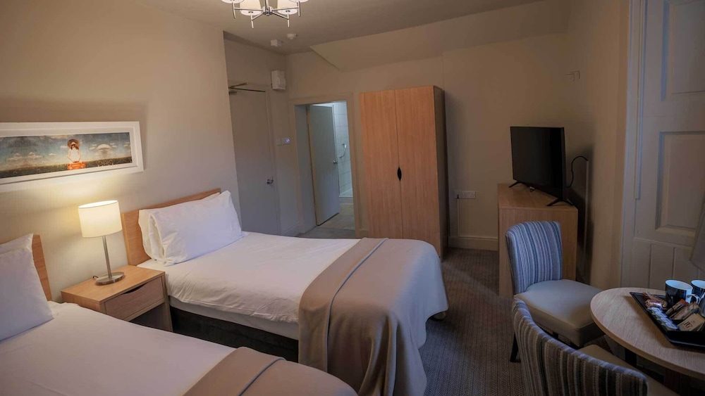 Classic Twin Room, Lake View photo 3