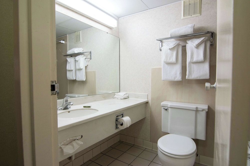 Room, 2 Queen Beds, Fireplace - Photo 4