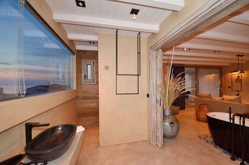 Deluxe Suite, Sea View photo 3