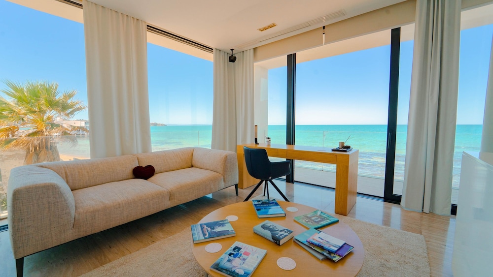 Superior Apartment, 3 Bedrooms, Lake View photo 3