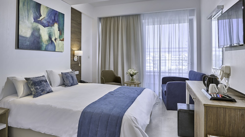 Design Double or Twin Room, 1 Bedroom, Courtyard View photo 3