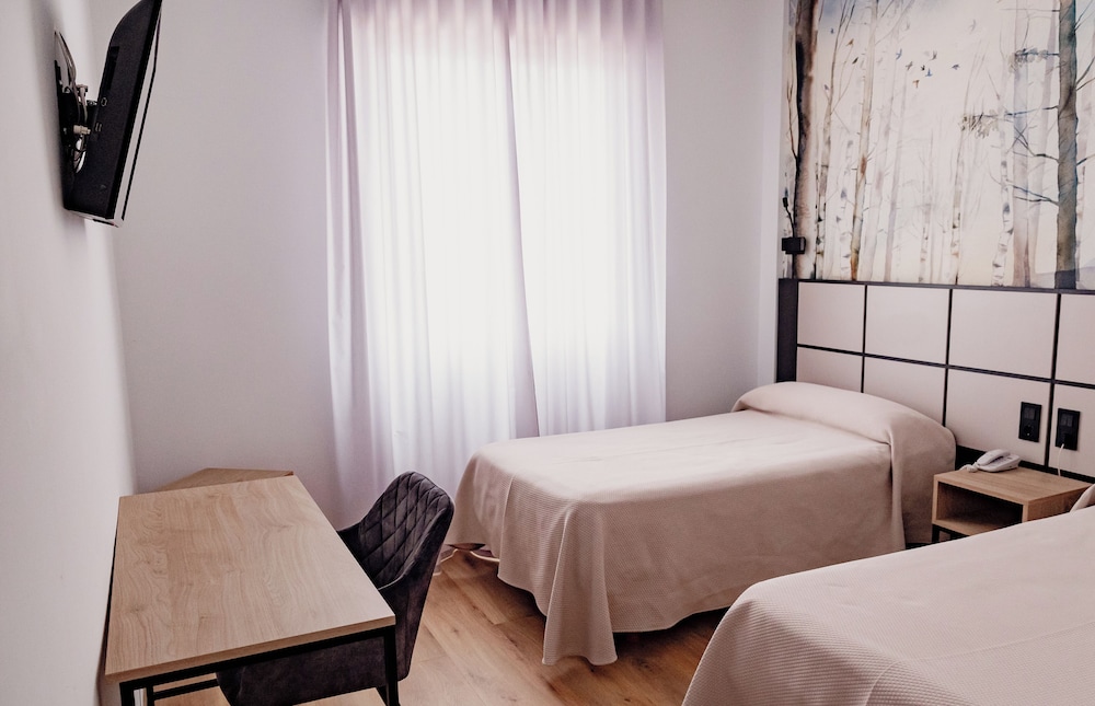 Deluxe Twin Room photo 2