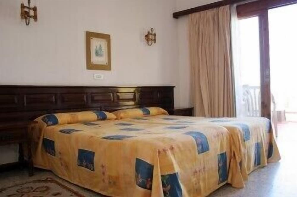 Standard Room, 2 Twin Beds - Photo 1