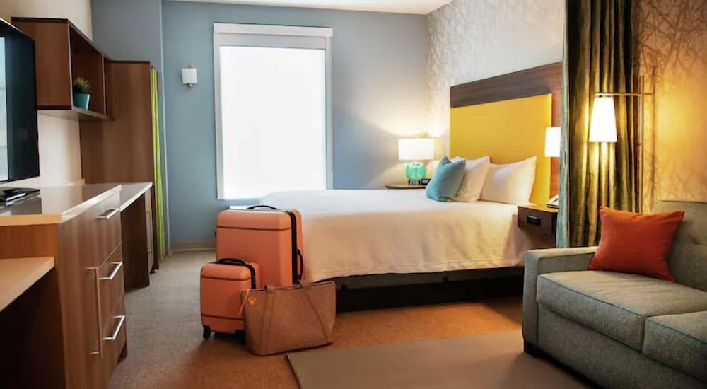 Suite, 1 King Bed, Accessible (Roll-In Shower) - Photo 5