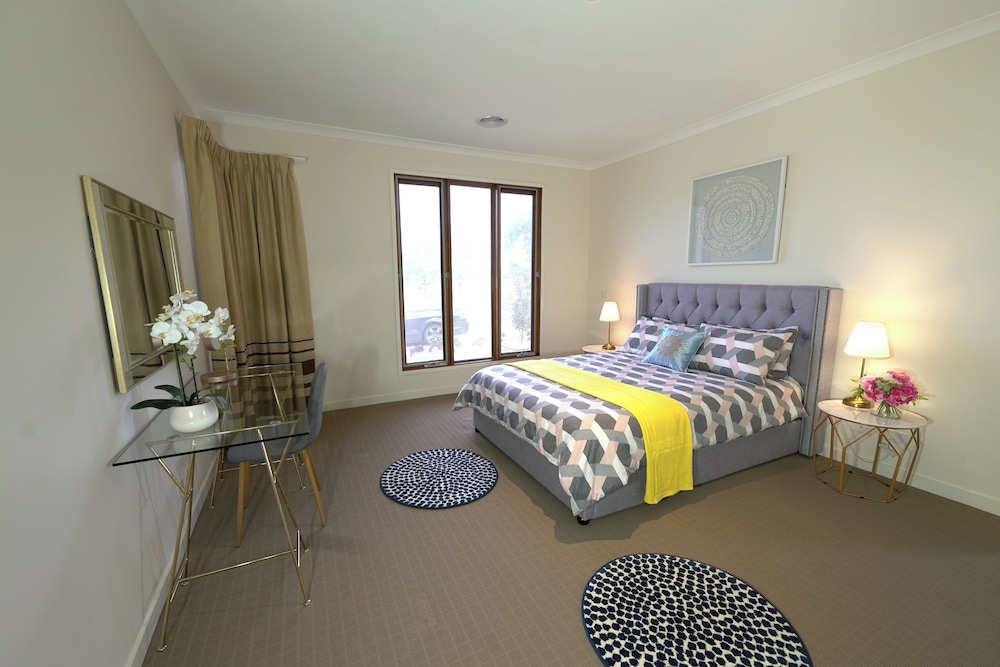 Grand House photo 1
