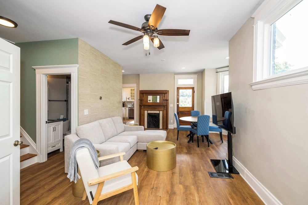 House, Multiple Beds, Balcony, City View (Ludlow Lodge w/ City Views) photo 1
