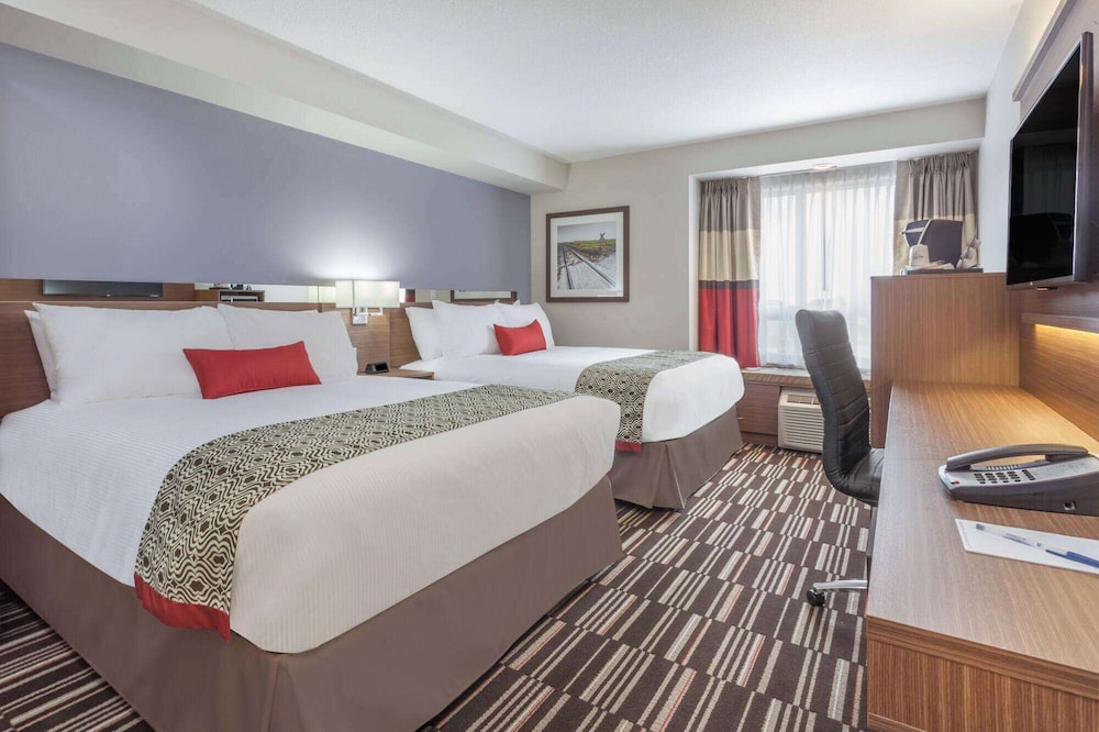 Business Suite, 2 Queen Beds, Non Smoking photo 1