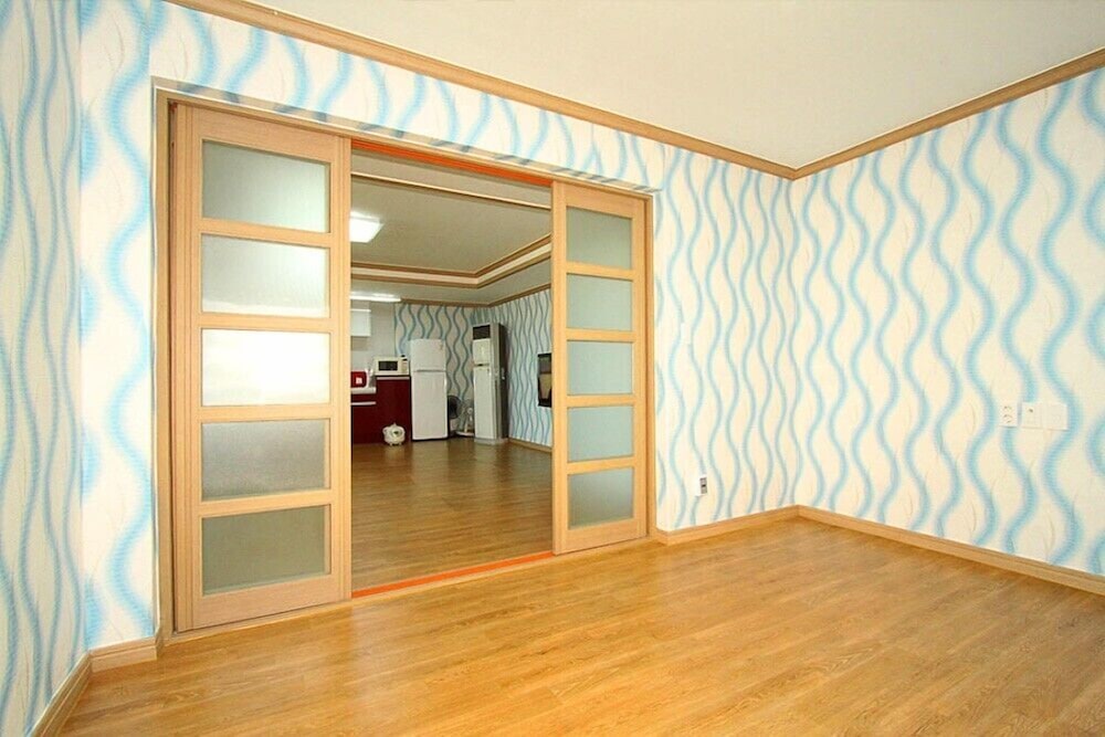 Room (101) - Photo 5