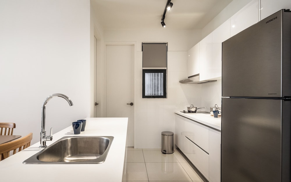 Three Bedroom Apartment - Photo 6