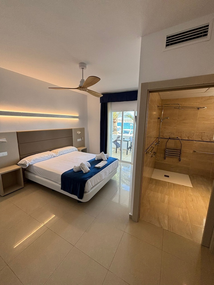 Superior Room, 1 Queen Bed, Accessible, Partial Ocean View