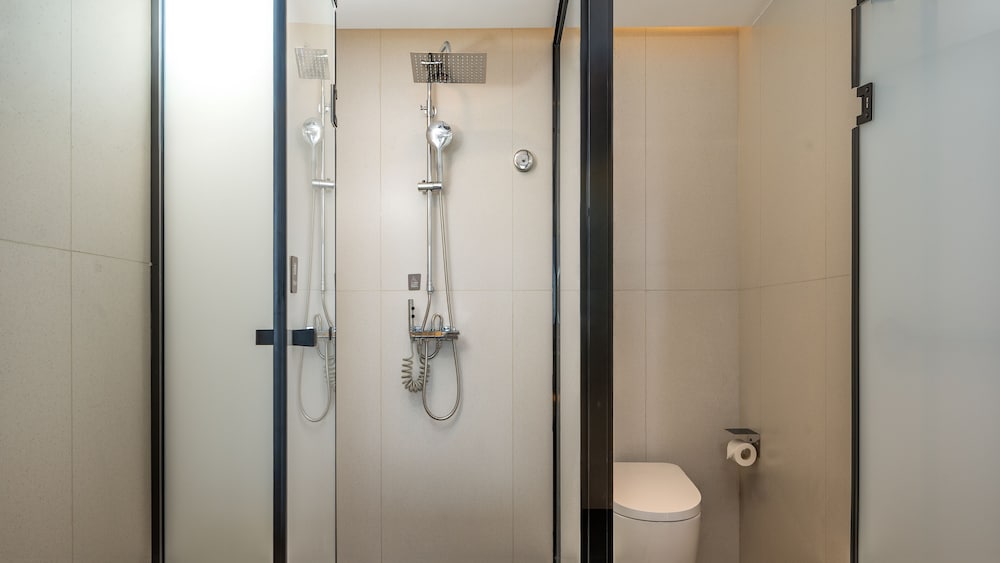1 King Standard Extra Floor Space Hf photo 2