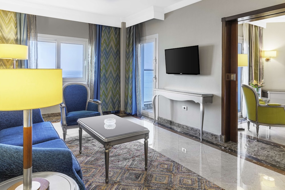 Suite, 1 King Bed, Sea View thumbnail 5