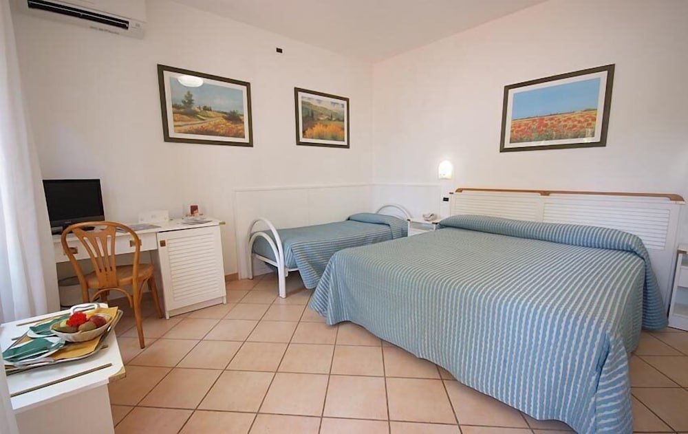 Superior Double or Twin Room, Patio, Garden View photo 2