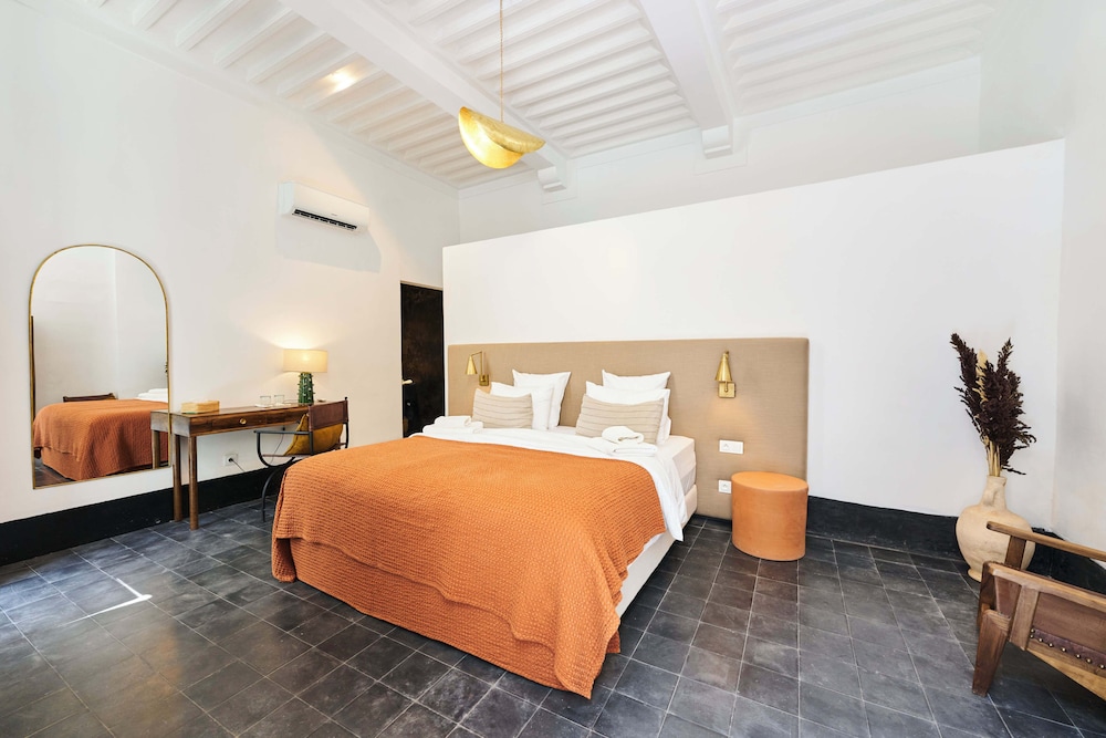 Luxury Double Room, Private Bathroom (Eau de Rose)