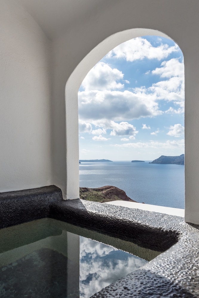Superior Suite, Jetted Tub (Caldera View) - Photo 14