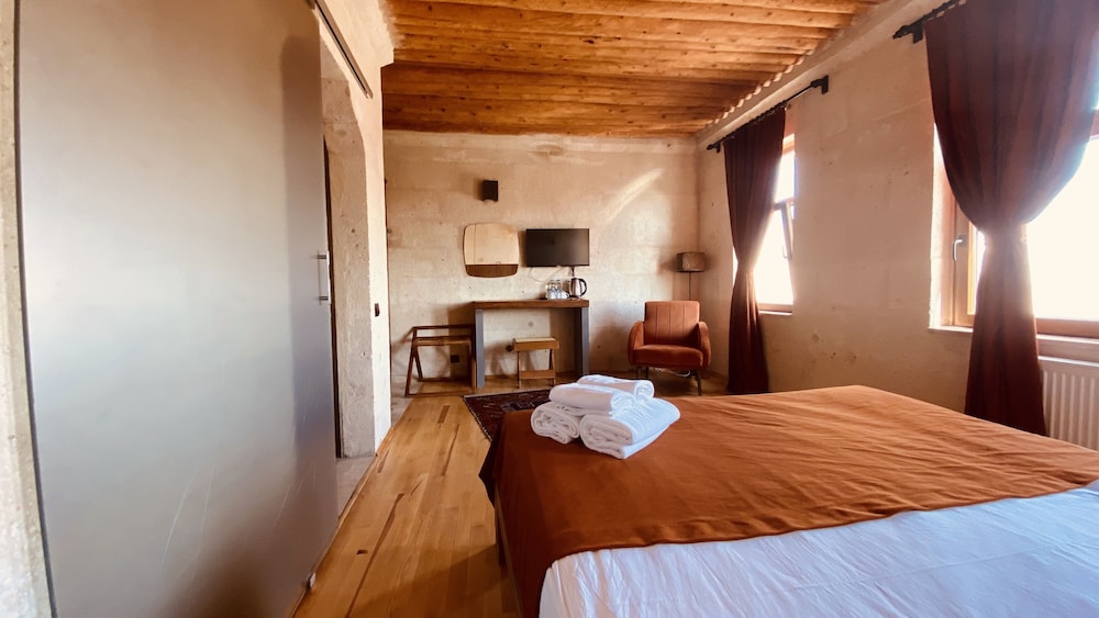 Panoramic Suite, Bathtub, Valley View - Photo 5