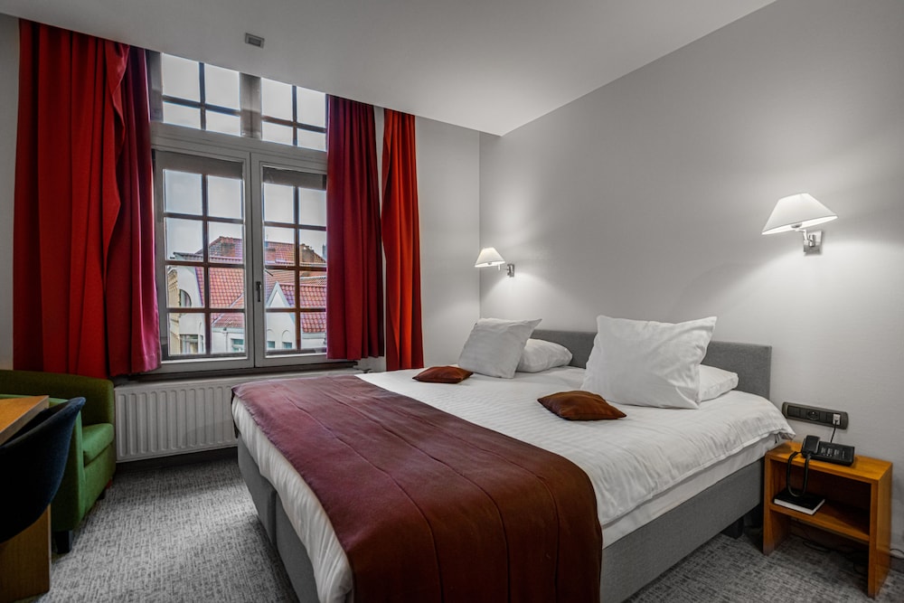 Double or Twin Room (Budget) - Photo 8