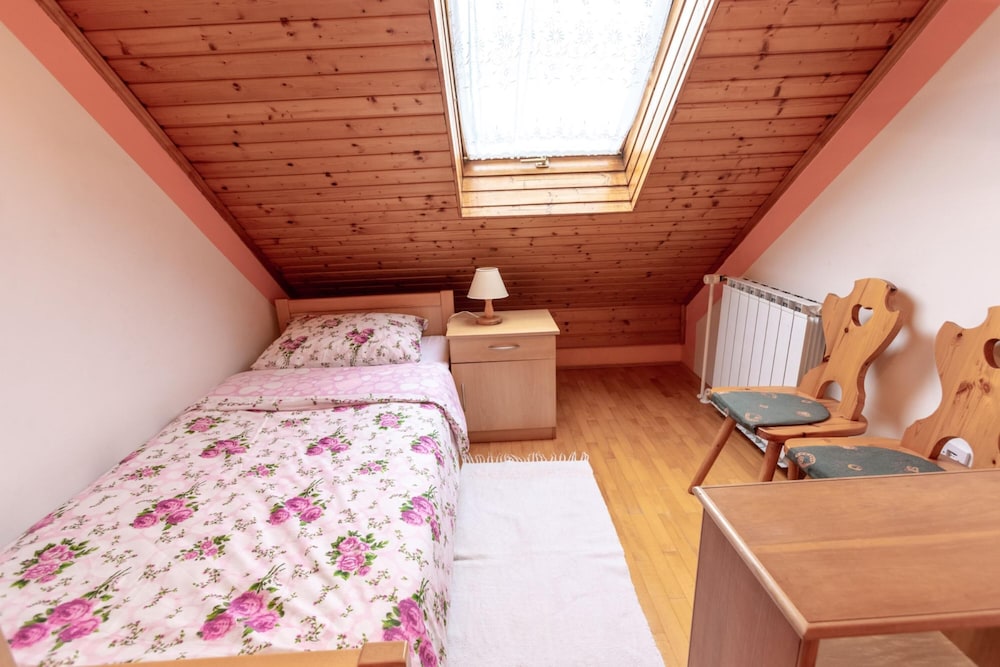 Family House, Multiple Bedrooms, 2 Bathrooms, Mountainside (Family Friendly House Marija)