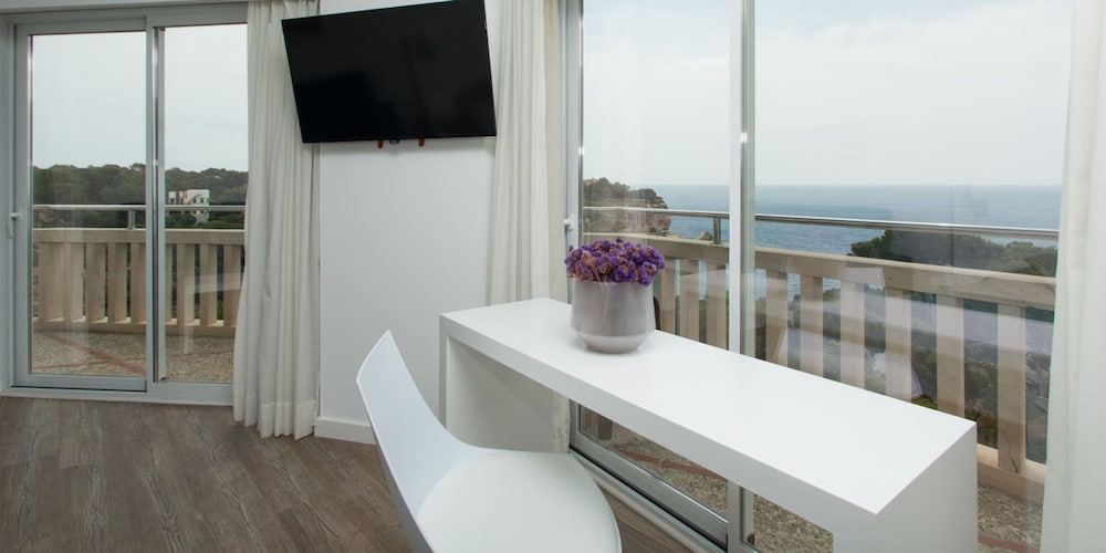 Junior Double or Twin Room, Balcony, Sea View photo 2