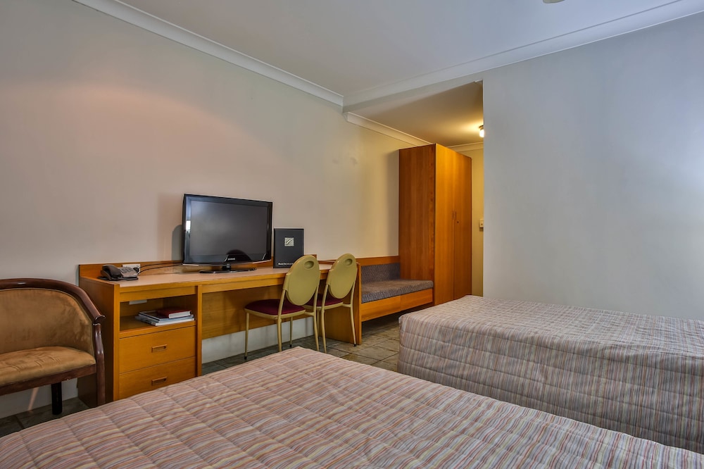 Standard Twin Room - Photo 1