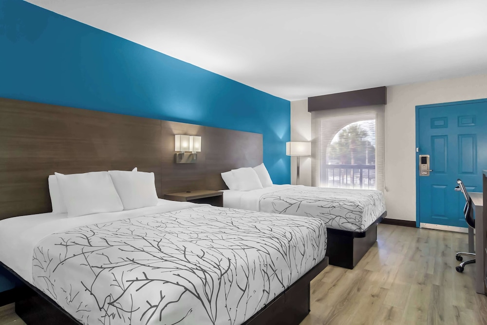 Standard Room, 2 Queen Beds, Non Smoking, Refrigerator & Microwave (Shower Only) photo 3