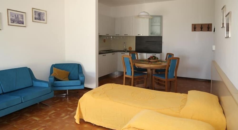 Apartment, 1 Bedroom, Annex Building photo 2