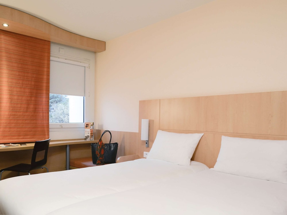 Room, 2 Twin Beds - Photo 2