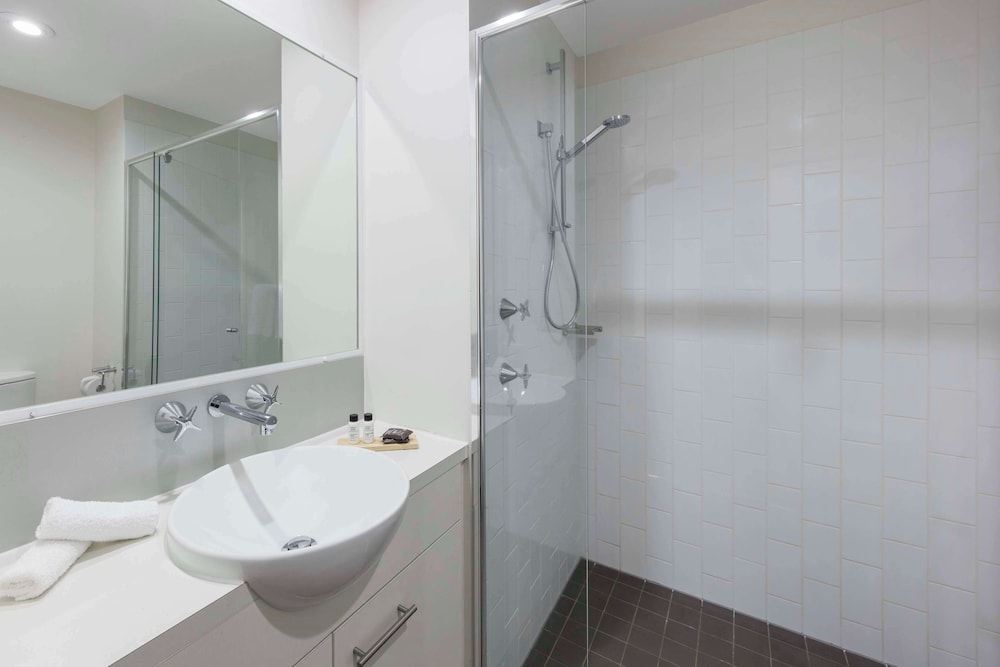2 Bedroom River View Apartment - Photo 7