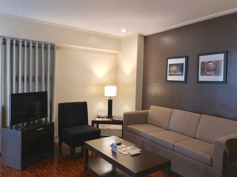 Premier Suite, 1 Bedroom, City View - Photo 3