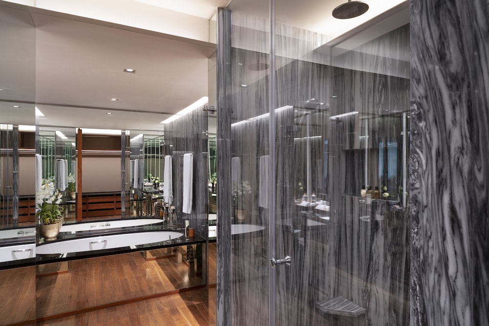 Club Room with Club  Benefit thumbnail 5