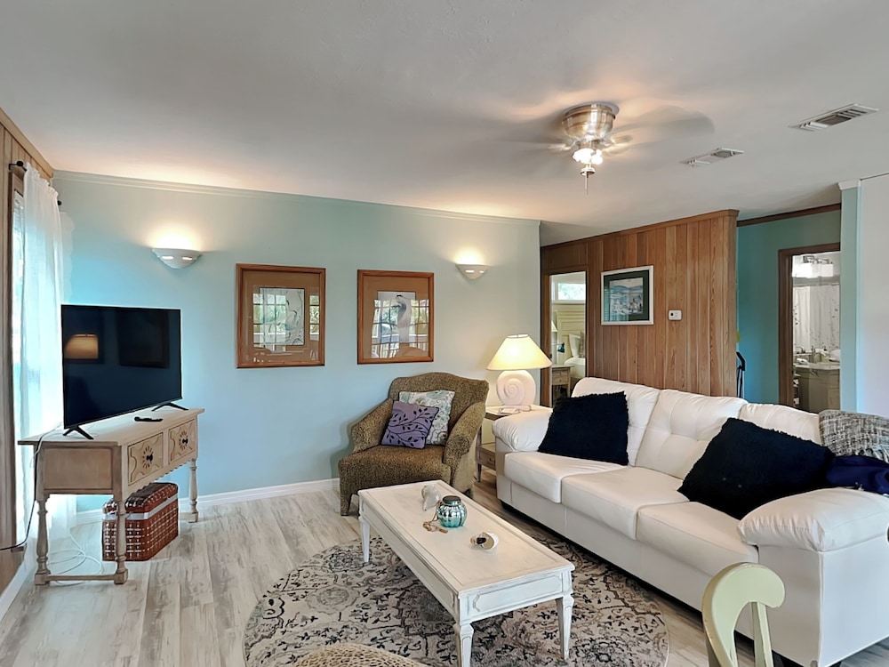 House, Multiple Beds, Balcony, Garden View (Shabby-Chic Peak - 2 Pets Allowed) photo 3