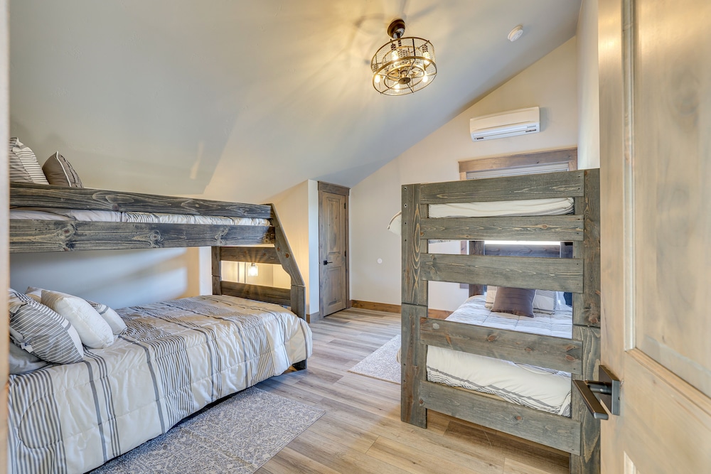 House (4 Bedrooms) photo 2