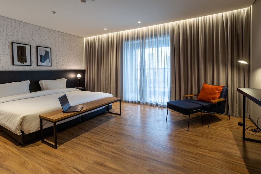 Premium PwD Disability Access - 1 King Bed - Photo 8